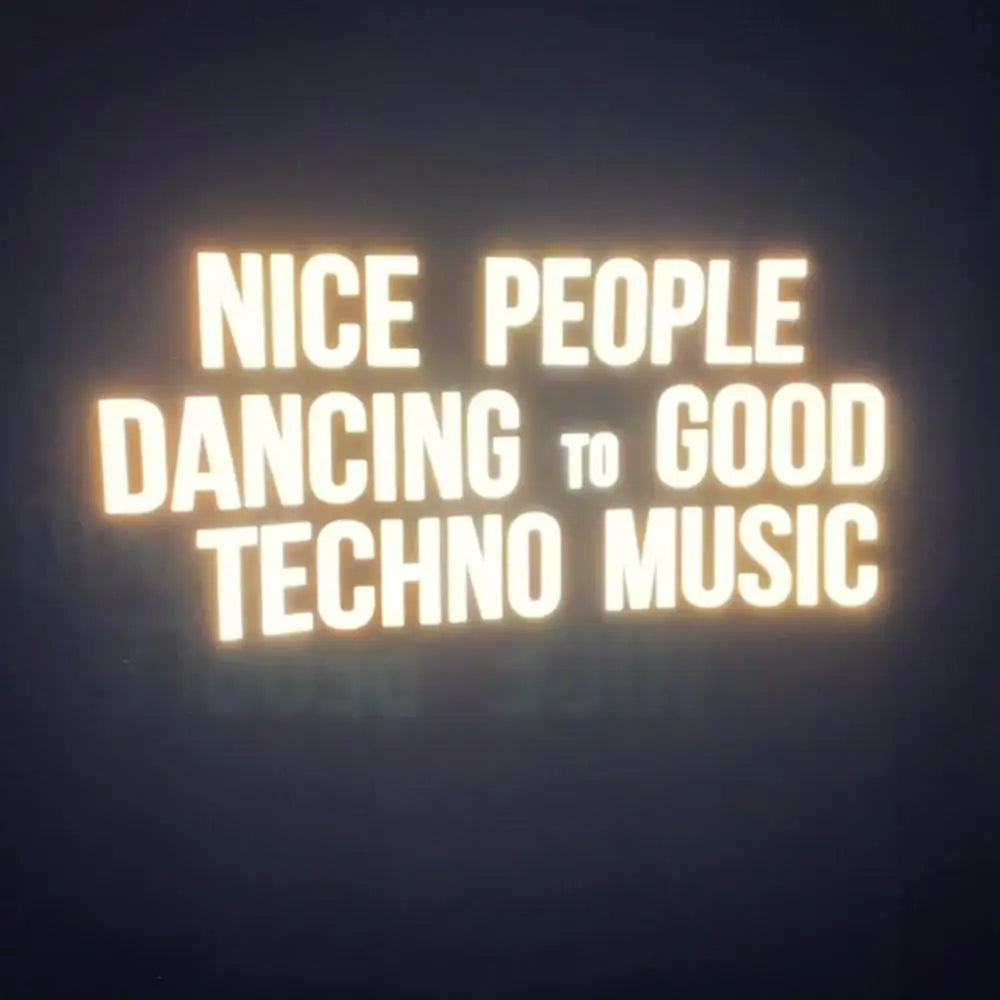 Nice people dancing to good Techno Musik  Schwarzes Techno Shirt mit reflektierendem Rückenprint-Techno Tee