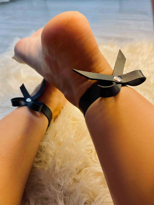 kinky anklet kinky harnes foot anklet table