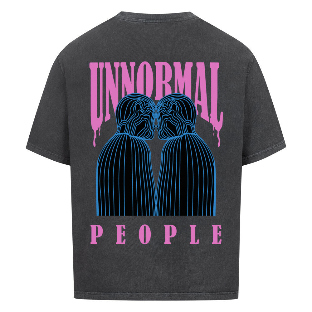 Ein T-Shirt aus Bio-Baumwolle mit auffälligem "Unnormal People"-Design auf der Rückseite. Erhältlich in verschiedenen Farben