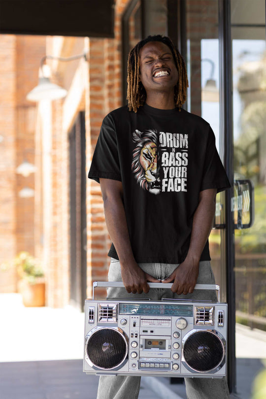 Drum n Bass in your Face Oversized Shirt (Frontprint)