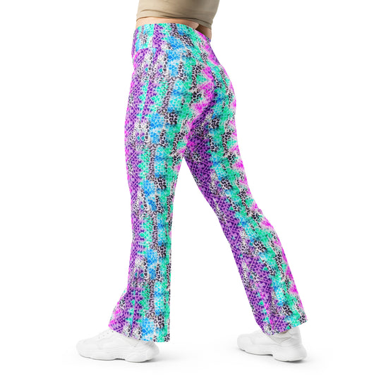 Festival Outfit Frauen - bunte Leoparden Leggings mit Schlag FESTIVAL OUTFITS & STREETWEAR