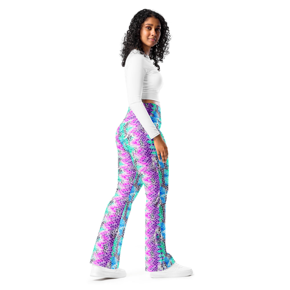 Festival Outfit Frauen - bunte Leoparden Leggings mit Schlag FESTIVAL OUTFITS & STREETWEAR